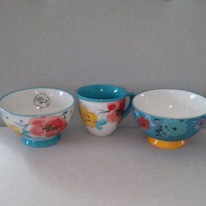 The Pioneer Woman set of dishes 2 mugs 4 bowls NWOT